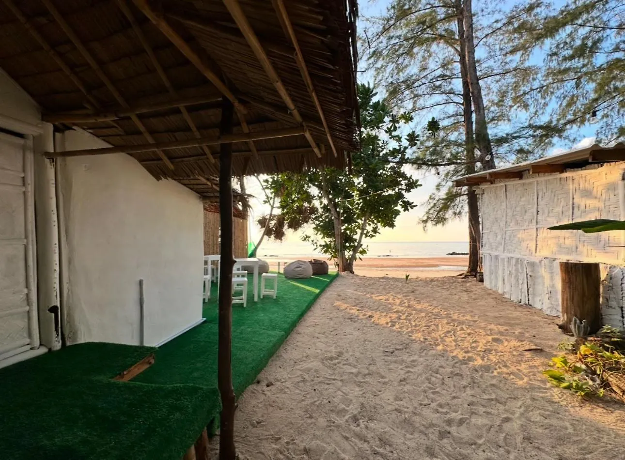 Garden Beach Bungalows Ko Lanta Hostel
