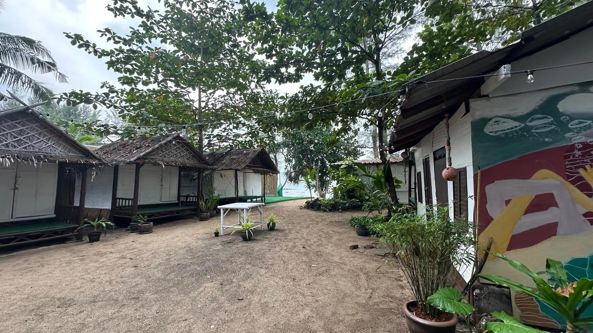 Hostel Garden Beach Bungalows Ko Lanta Thailand