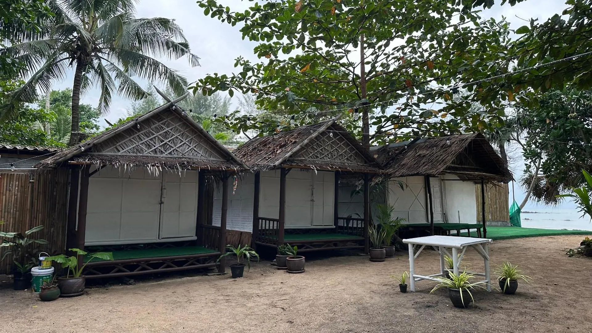 Garden Beach Bungalows Ko Lanta Hostel